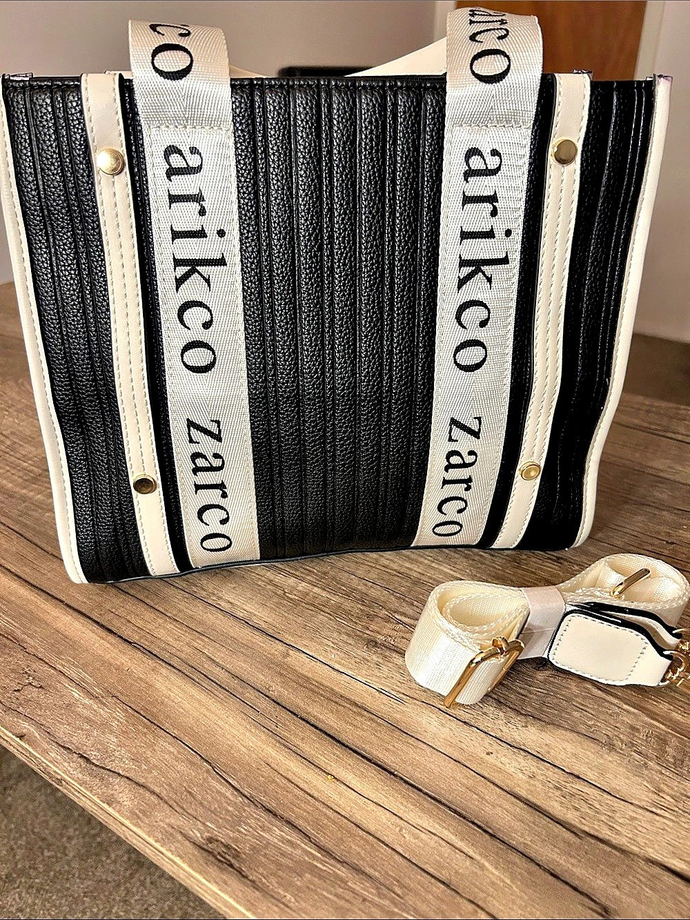 Zariko Black & White Tote Like New
